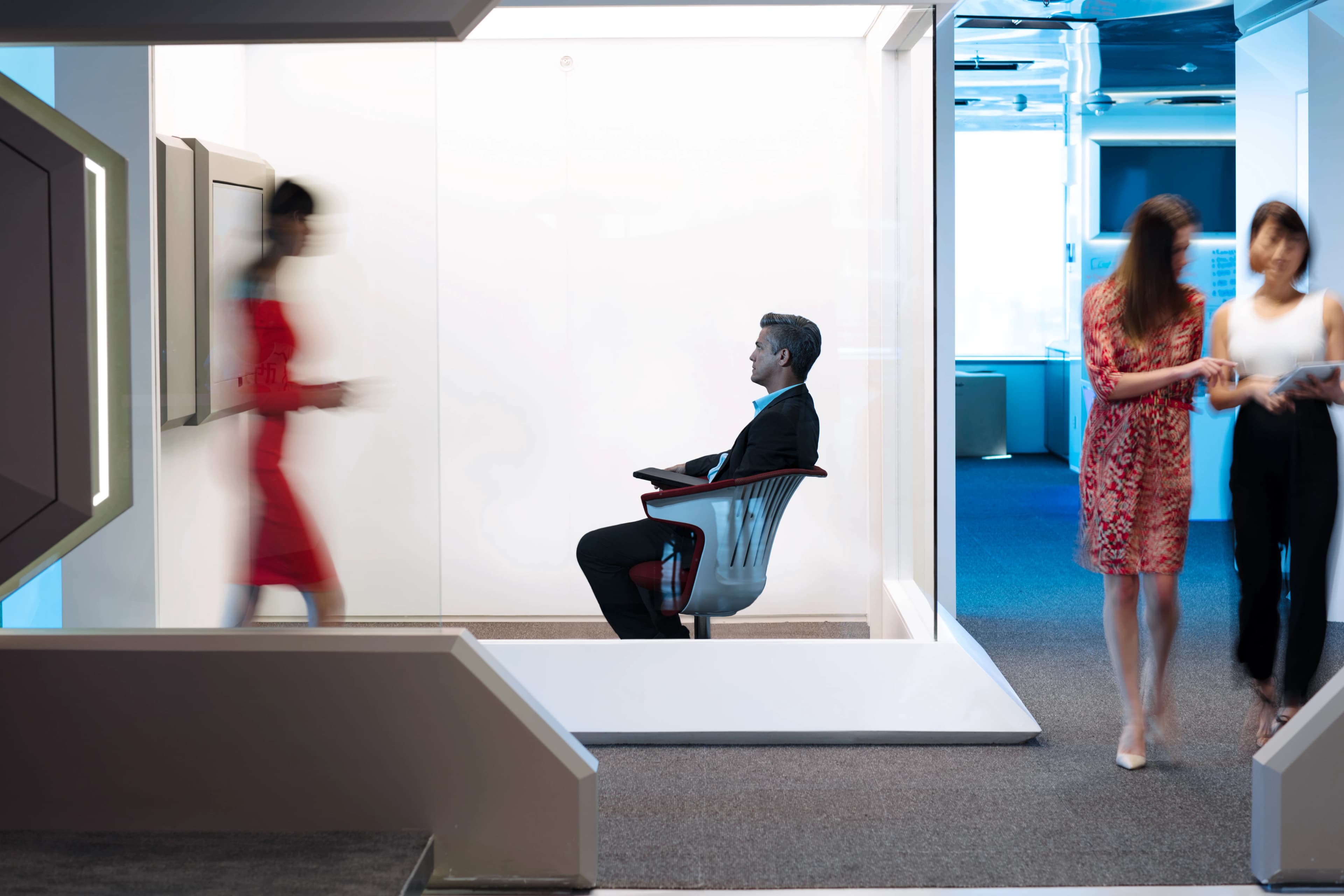 The 60-Second Rule: Why the First Business to Reply Wins the Client